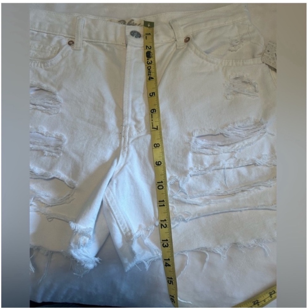 Free People High-Waisted White Distressed Jean Shorts Sz 26 - Picture 9 of 10